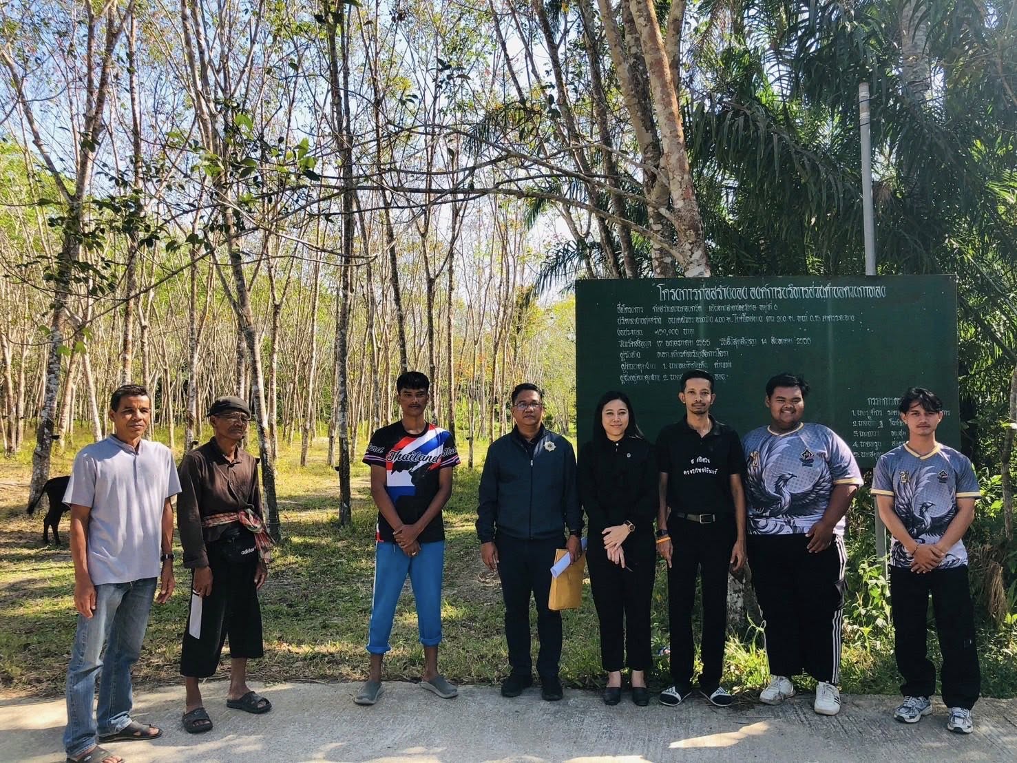 พช.สตูล ลงพื้นที่ติดตามและให้กำลังใจกลุ่มเป้าหมายโครงการทุนสงเคราะห์ช่วยเหลือกลุ่มเสี่ยงที่มีโอกาสเข้าไปเกี่ยวข้องกับยาเสพติด